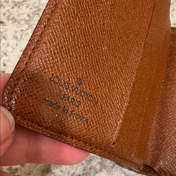 Louis Vuitton wallet - Picture 8 of 13